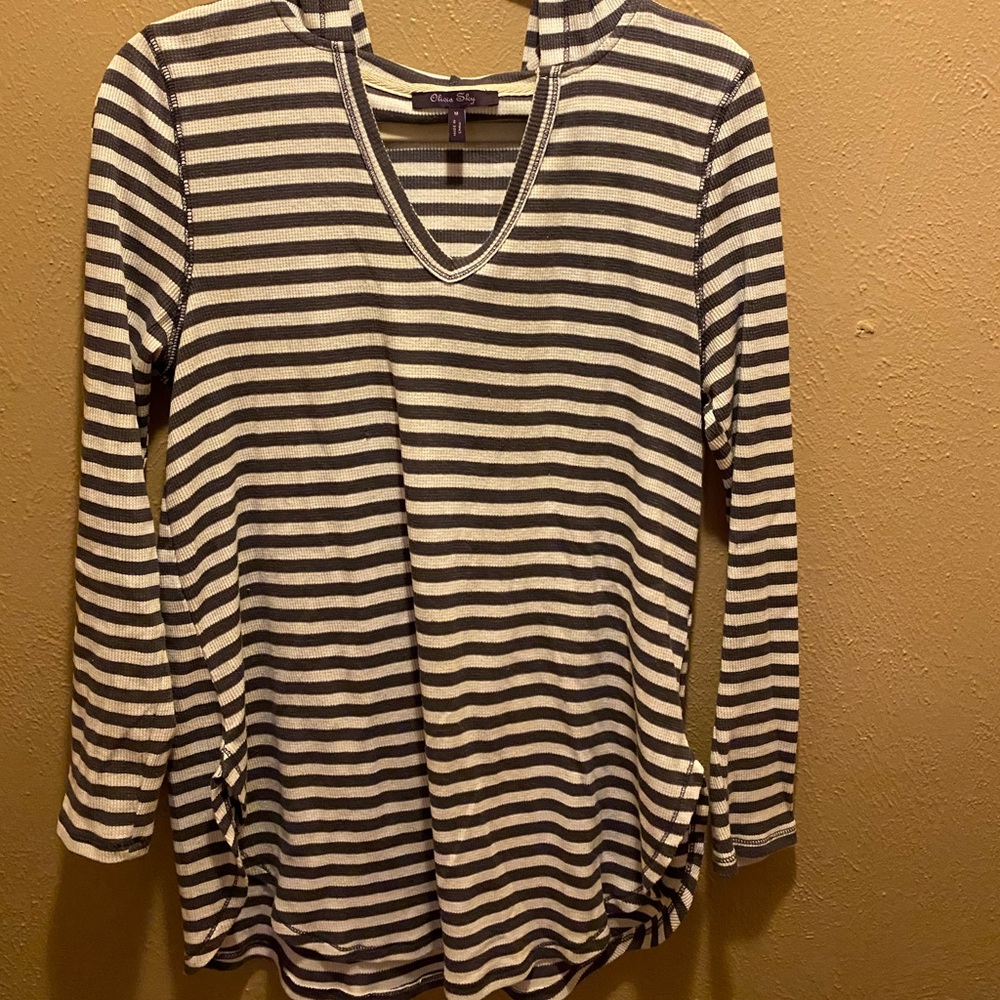 Long pullover with hood